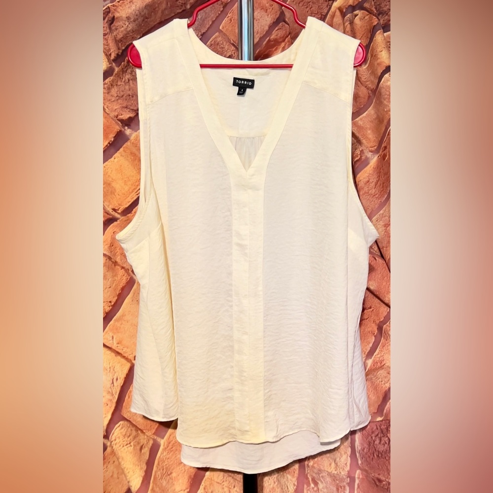 Torrid 4 blouse, sleeveless